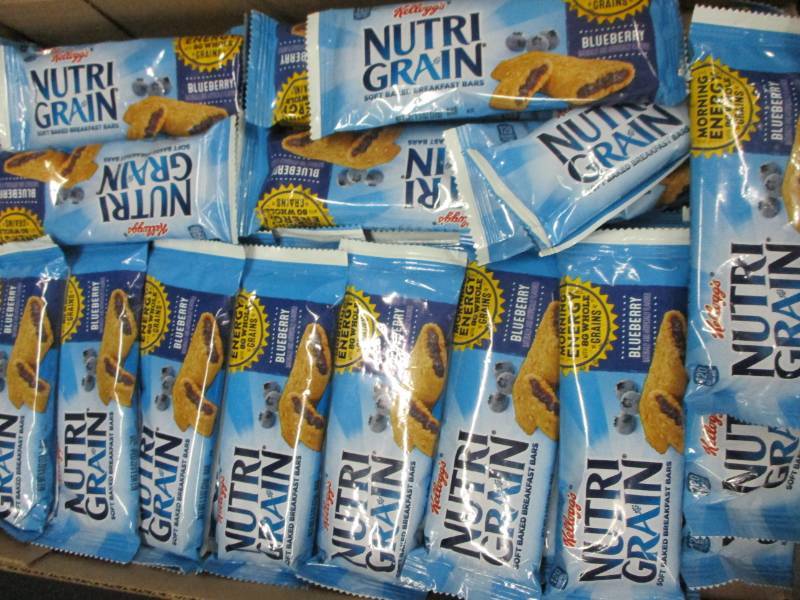 lot 126 image: 39 nutrigrain breakfast bars
