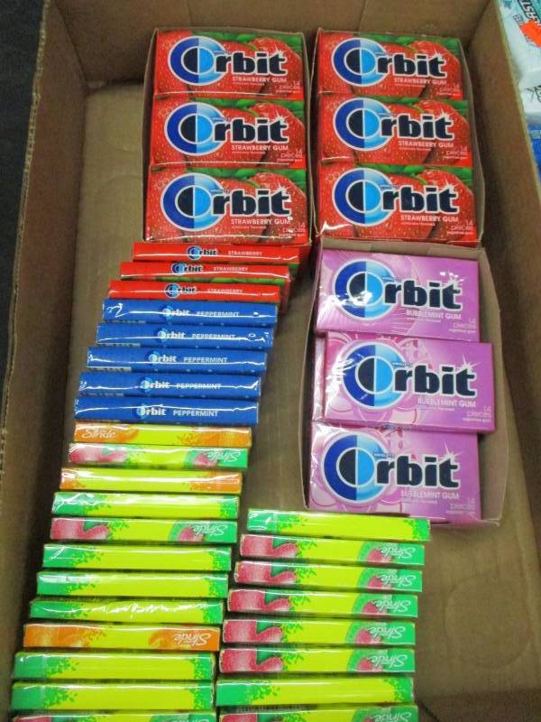lot 127 image: 60 packs of gum