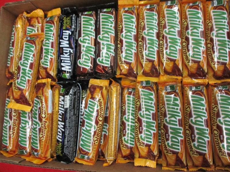 lot 147 image: 46 Milkeyway Candy Bars