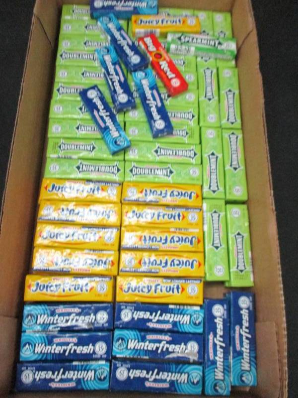 lot 150 image: 100 Packs of Gum
