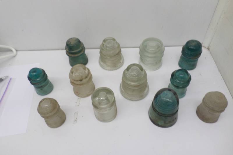 lot 66 image: 12 Vintage Insulators
