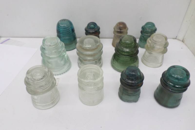 lot 68 image: 12 Vintage Insulators