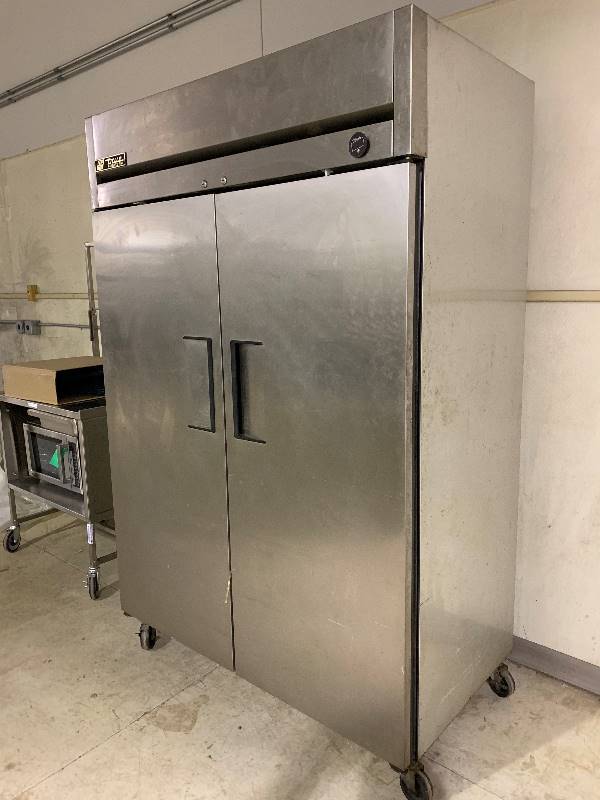 lot 5 image: True, Mod #GDM-49F-EC1, two  door commercial Freezer, NSF,, caster mounted, 115 volts, 9.0 amps, 54x30x83.5HRuns Freezes