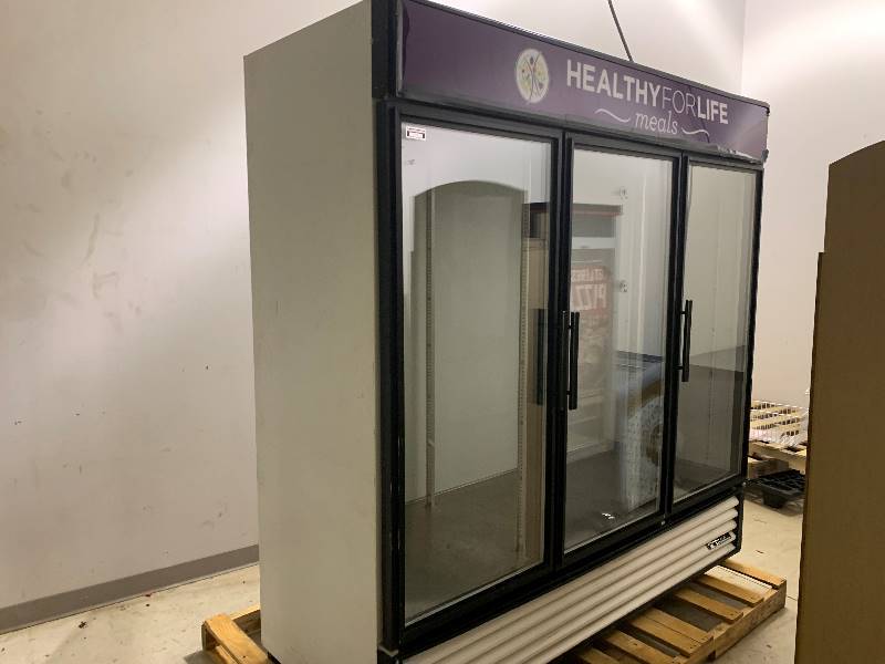 lot 10 image: True, Mod #GDM-72-EC1, three glass door commercial refrigerator, NSF,caster mounted, 115 volts, 9.0 amps78.2 14x29.5x79.25.5HRuns Coolswith shelvesDelivery Available