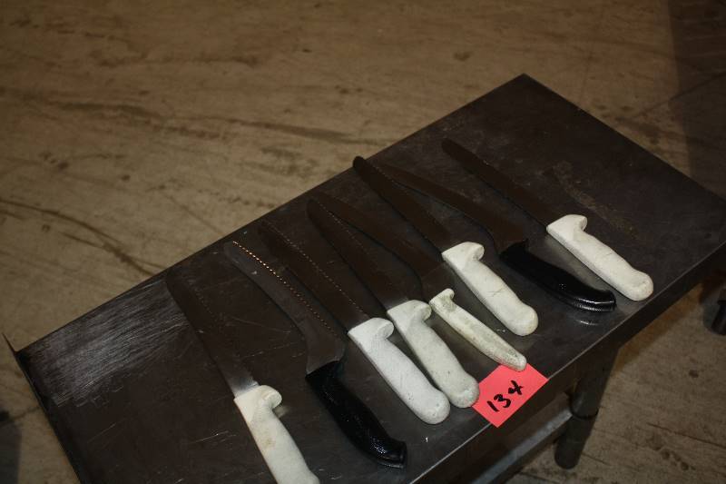 lot 134 image: Assorted Knifes