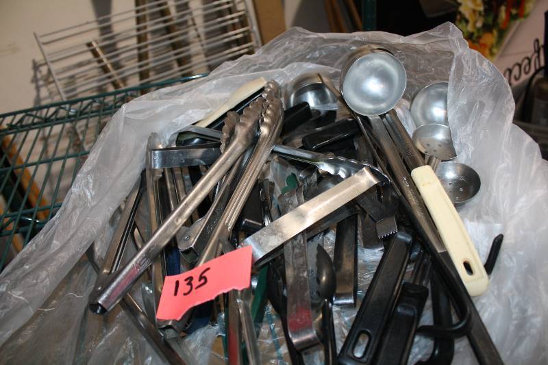 lot 135 image: Bag of Assorted Kitchen Utinsels