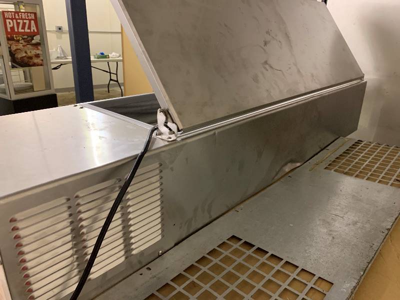 lot 16 image: Silver King Counter Top Prep Table Scratch n Dent Like NewRuns Cools