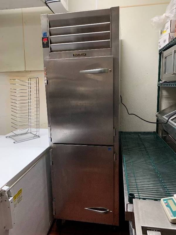 lot 6 image: Beverage Air, Stainless Steel Split Door Freezer 32x30x33T Runs Freezes