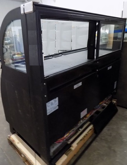 lot 21 image: 72 Bakery Refrigerated Display Runs CoolsDisconnected needs to be Reconnected