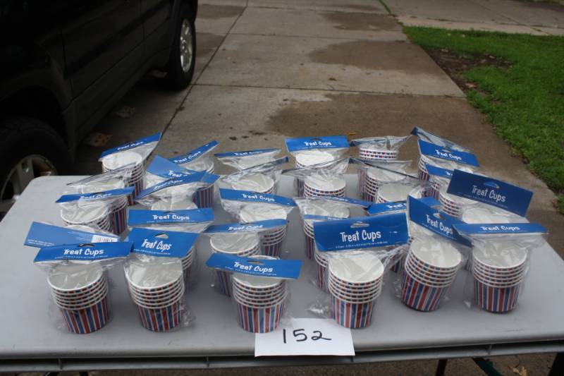 lot 152 image: Treat Cups