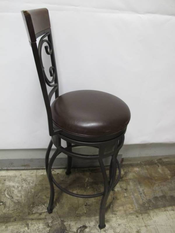 lot 114 image: Kingston 30 Swivel Barstool
