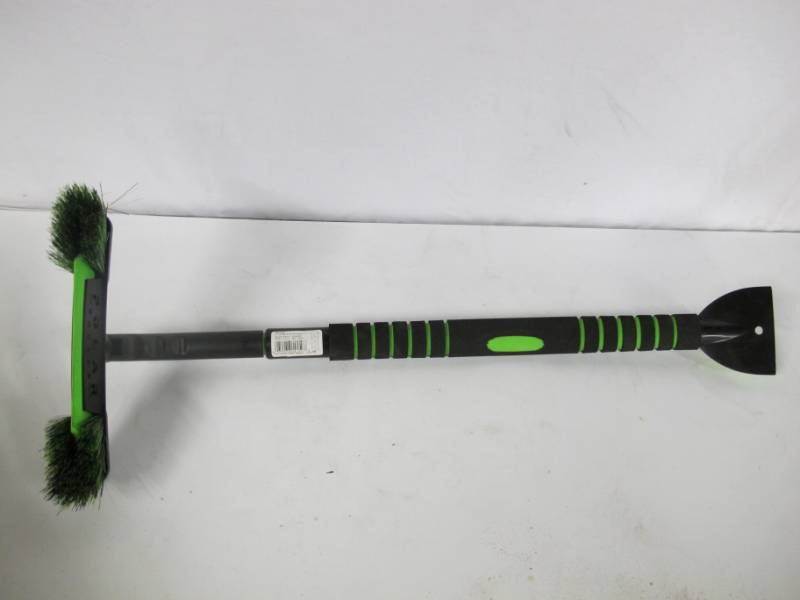 lot 71 image: NEW - Hopkins 14170 SubZero 51 Ultimate Polar Vortex Crossover Snowbroom with Pivoting Head and Integrated Ice Scraper