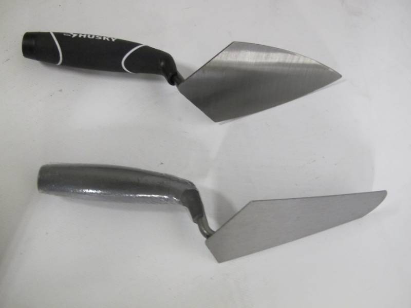 lot 73 image: Pair of NEW 7 Trowels - Husky 7 Pointing Trowel  7 Gauging Trowel
