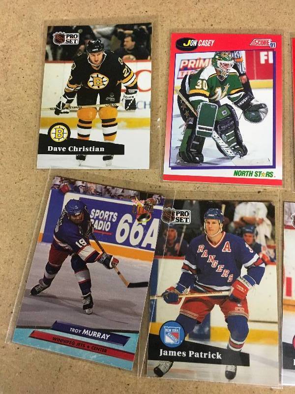 lot 60 image: UND Alumni Hockey Cards