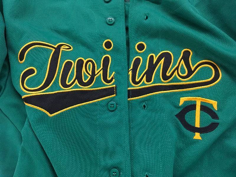 lot 94 image: Minnesota Twins Jersey Size Large