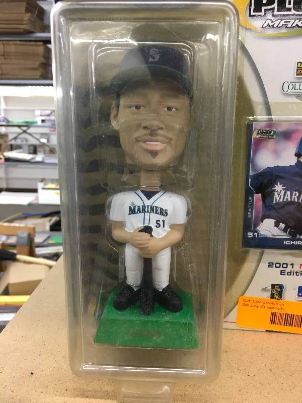 lot 93 image: Ichiro Suzuki Upper Deck Playmakers Bobble Head