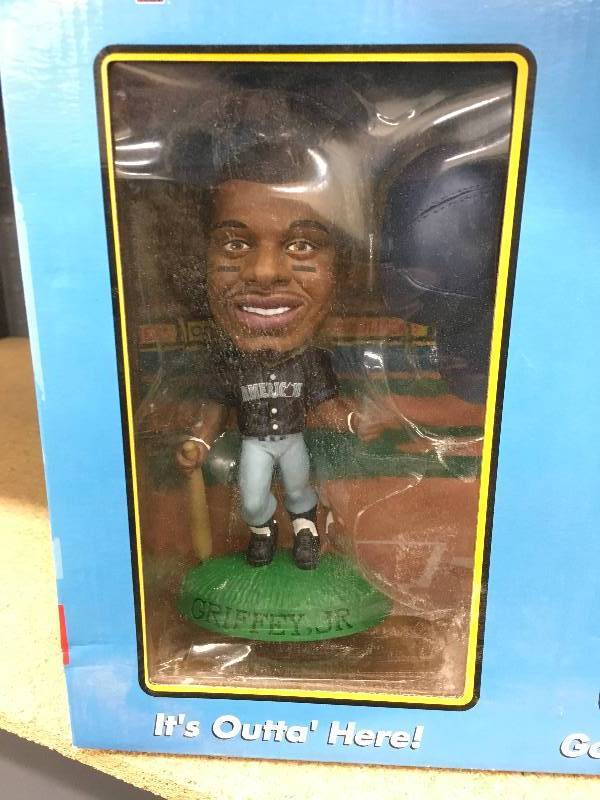 lot 87 image: Home Run Headliners Ken Griffey Jr. Mark McGwire