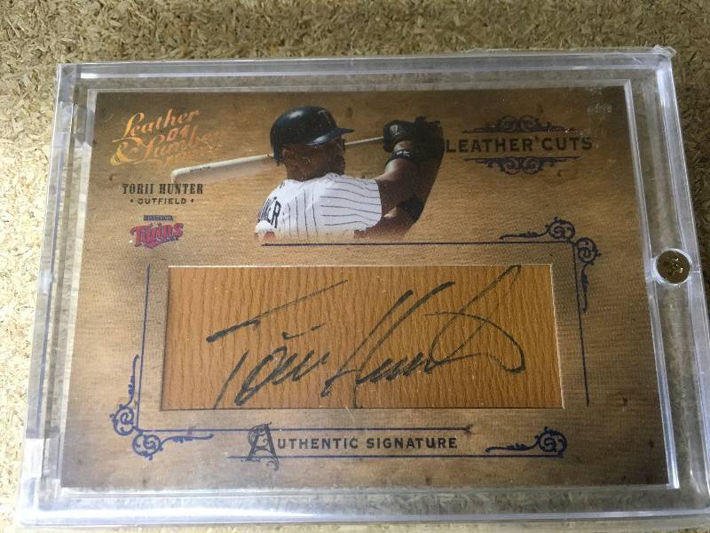 lot 71 image: Torii Hunter Autographed Card 159224