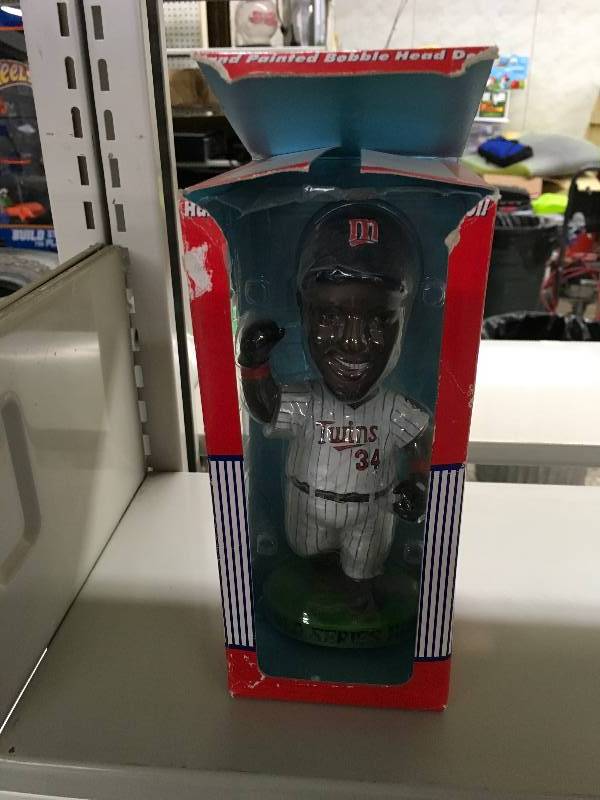 lot 21 image: Kirby Puckett Bobble Head