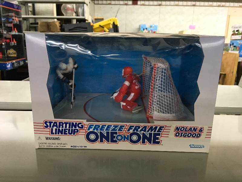 lot 26 image: Starting Lineup Freeze Frame One On One Nolan & Osgood Figurines