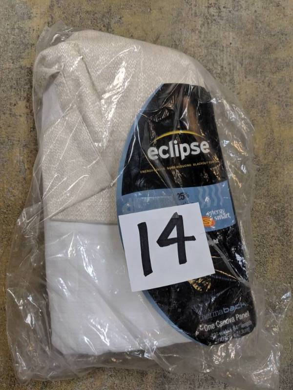 lot 14 image: Eclipse Canova 42 x 84 Panel ivory NEW