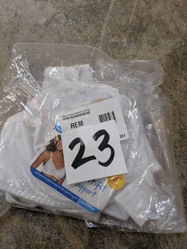 lot 23 image: Hanes 2-Pack Classic Underwire Bra white 40C NEW