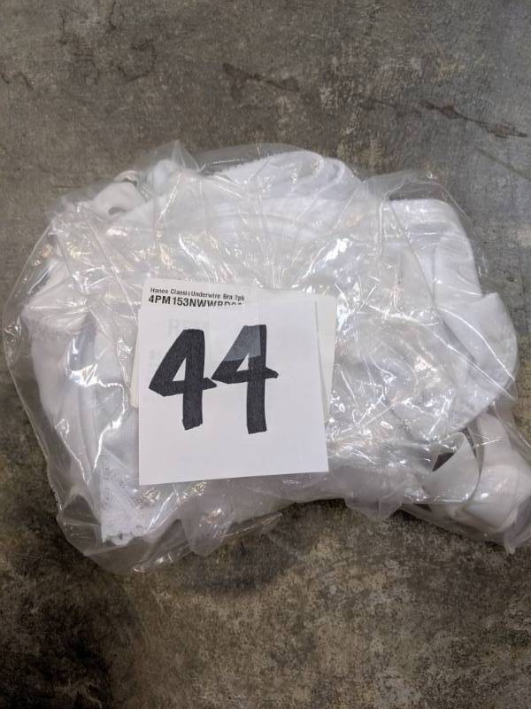 lot 44 image: Hanes 2-Pack Classic Underwire Bra white 38D NEW
