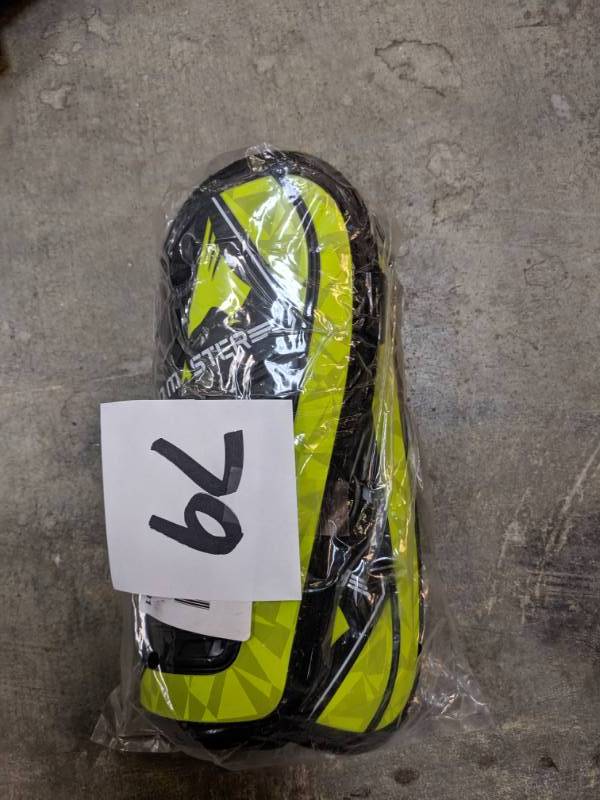 lot 79 image: Franklin Sports Field Master Shin Guard - Large NEW