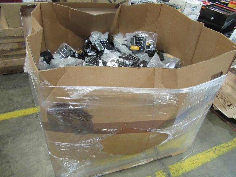 lot 49 image: WHOLESALE MIXED PALLET OF RETURNS - VIVITAR PHONE ANSWERING SYSTEM - LARGE NUMBER PAD AND CALLER ID WITH VOICE