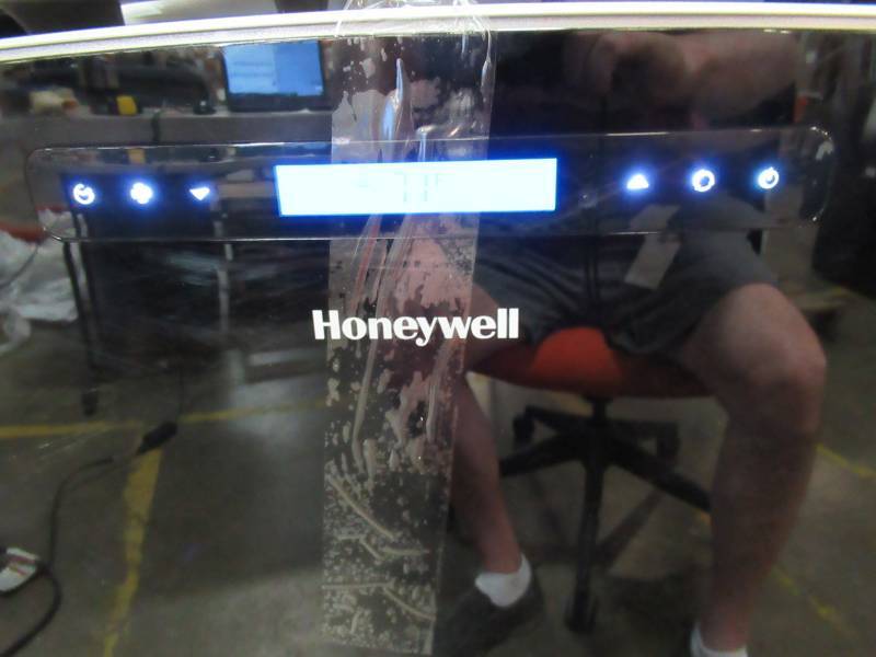 lot 63 image: Honeywell 14,000 BTU, 115-Volt Portable Air Conditioner with Heater, Dehumidifier and Remote Control in Black and Silver, MM14CHCS