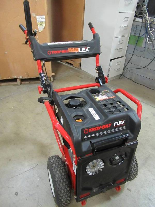 lot 123 image: Troy-Bilt FLEX Single Cylinder 4-Cycle 208cc Power Equipment Base Engine with Pull Start 23A-1AXA711 - Will not start.