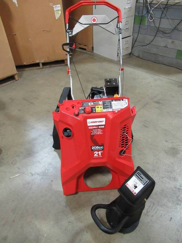 lot 124 image: Troy-Bilt Squall 208E 21-in Single-stage Gas Snow Blower, 31AS2T7G711 - NEW - Cracked bracket on shell