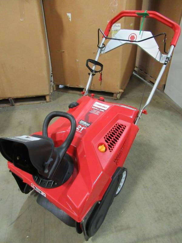 lot 125 image: Troy-Bilt Squall 208E 21-in Single-stage Gas Snow Blower, 31AS2T7G711 - NEW - Cracked bracket on shell.