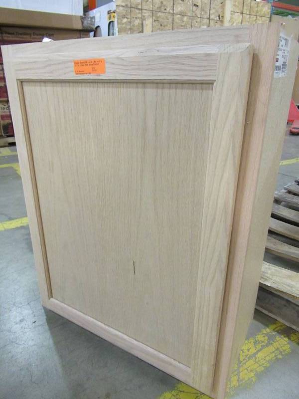 lot 131 image: Project Source 24-in W x 30-in H x 12-in D Door Wall Stock Cabinet, 33W430R - Crack in Door