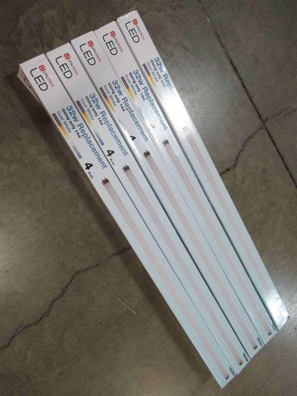 lot 175 image: 5 packs of Utilitech 4-Pack 32 W Equivalent Cool White T8 LED Tube Light Bulbs, T81620F4-50