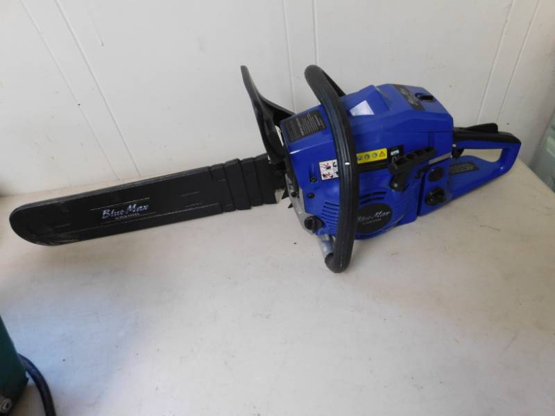 lot 26 image: Blue Max 20 Chainsaw