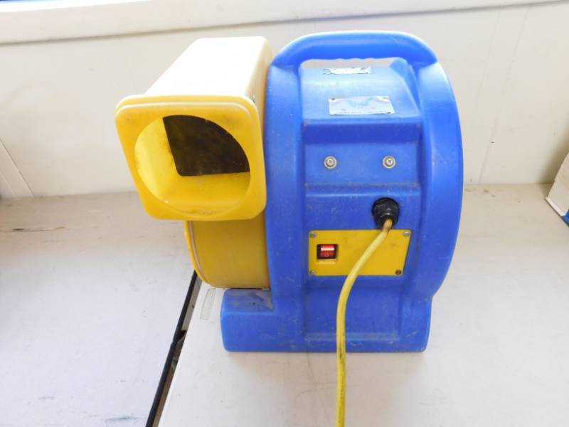 lot 13 image: Inflatable Blower