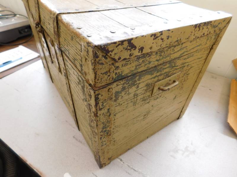 lot 27 image: Vintage Hinged Box