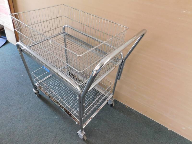 lot 28 image: Metal Rolling Gillis Cart