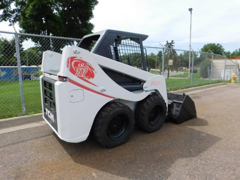 lot 1 image: 2010 707 TCM Skid Steer