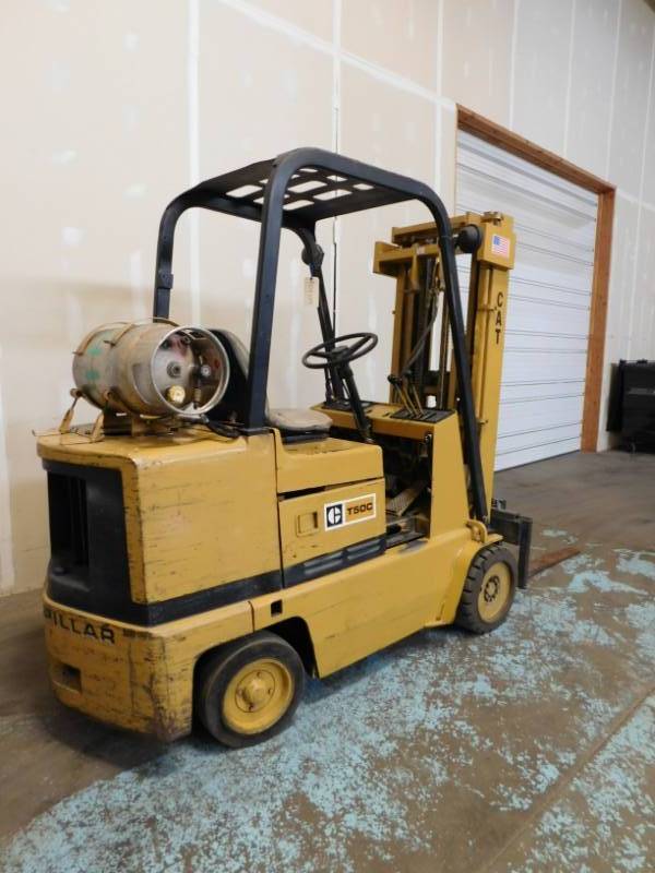 lot 5 image: Cat T50C 5000lb LPG Forklift