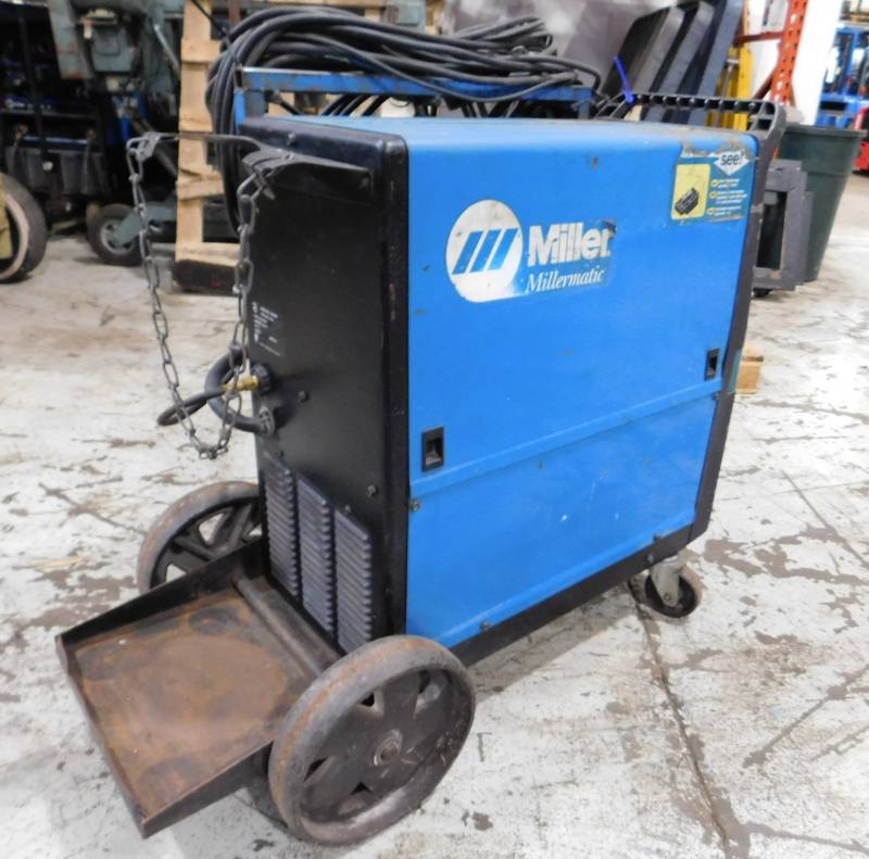 lot 10 image: Millermatic 250x Welder