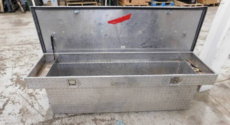 lot 12 image: Aluminum Truck Tool Box