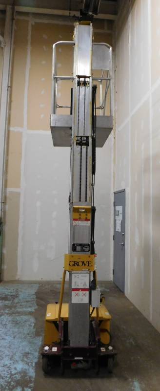lot 7 image: 1999 Grove VM1931E Man Lift