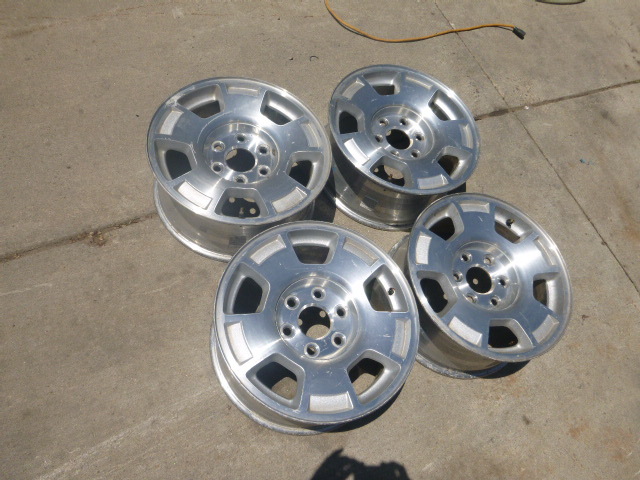 lot 9 image: 4 Chevy Aluminum Rims