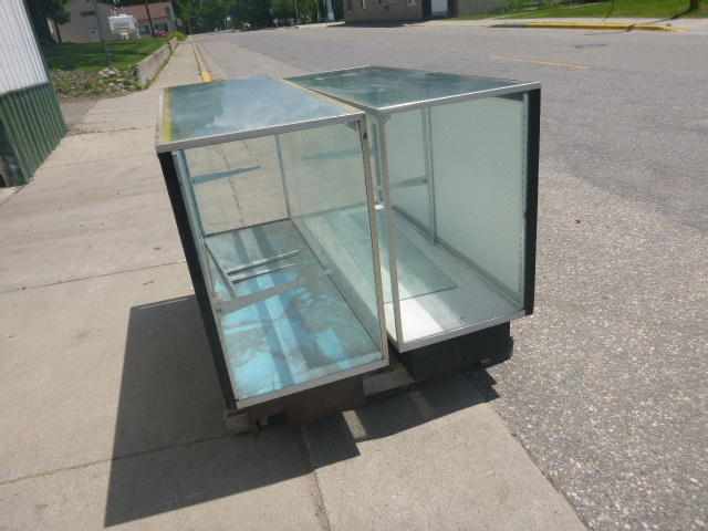 lot 41 image: 2 Glass Display Cases