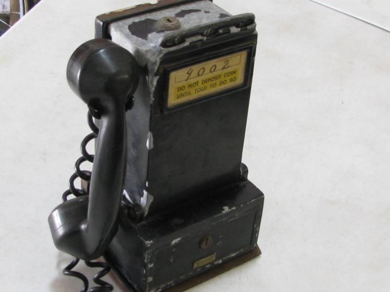 lot 4 image: Antique Pay Telephone