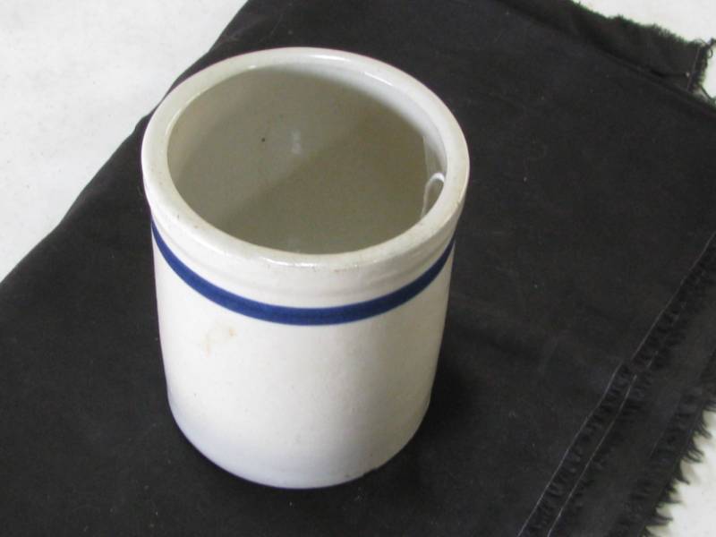 lot 10 image: Red Wing Crock Beater Jar