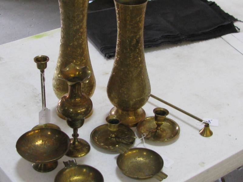 lot 18 image: Vintage Brass Lot