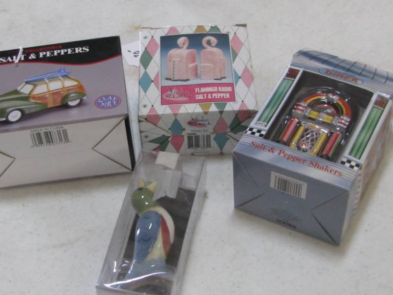 lot 19 image: Salt & Pepper Shakers
